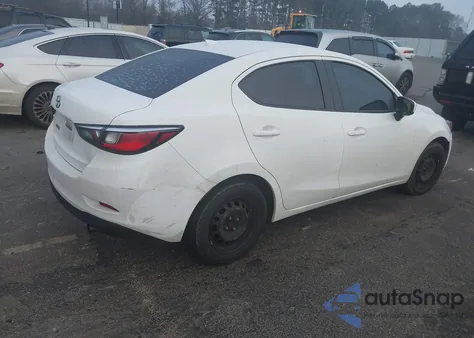 2019 Toyota Yaris L z USA, uszkodzony, nr VIN 3MYDLBYV5KY501433